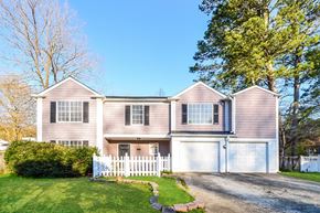 Kennesaw house for rent - A two-story house with a white picket fence in front.