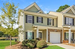 Woodstock house for rent - a tan and green house with a white garage door