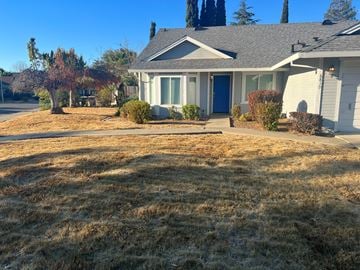 Sacramento house for rent - a house with a yard in front of it