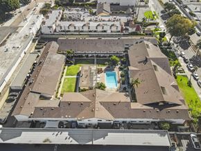 Anaheim apartment for rent - A large building with a pool in the middle of it.