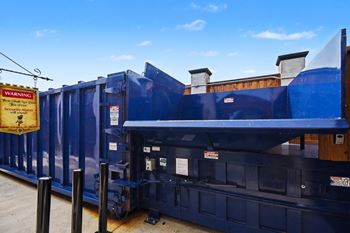 Trash compactor
