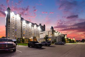 Grandville apartment for rent - A large hotel building with cars parked in front.