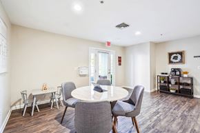 Leesburg apartment for rent - A dining room with a white table and grey chairs.