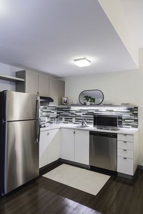 Lebanon apartment for rent - full size fridge kitchen area dishwasher