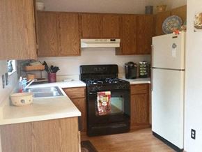 Worthington townhouse for rent - a kitchen with a stove and a refrigerator