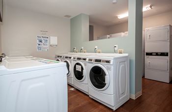 24/7 Laundry rooms