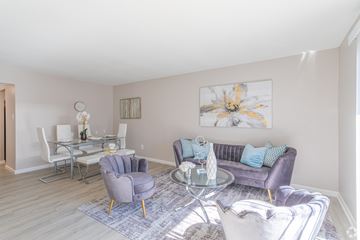 Newark apartment for rent - Hidden Creek Apartments