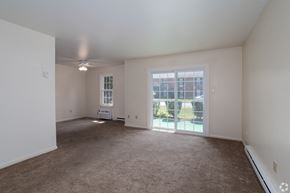 Bethlehem apartment for rent - A spacious room with a carpeted floor and a ceiling fan.