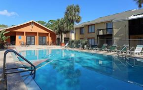 Orlando apartment for rent - the swimming pool at Southern Oaks Residences