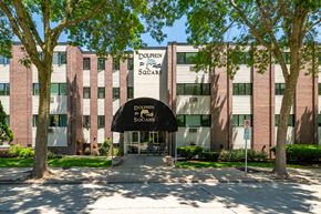 Wauwatosa apartment for rent - Dolphin Square