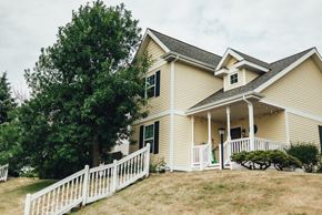 Grand Rapids apartment for rent - Yellow sided home