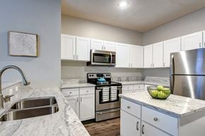 Woodbury apartment for rent - our apartments have a modern kitchen with stainless steel appliances