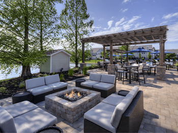 Outdoor fire pit