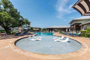 Austin apartment for rent - A round pool with a water feature in the middle at 95twenty Apartments, Austin