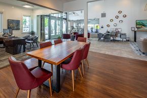 Camas apartment for rent - a dining room with a wooden table and red chairs