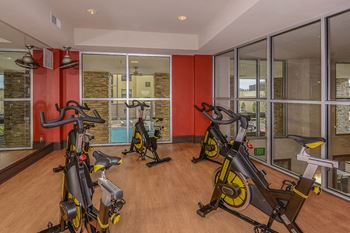 Fitness center/yoga/spinning