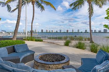 Outdoor lounge w/ fire pit