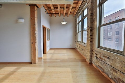 Floor plan for 1 bed, 2 baths, 1081 sqft