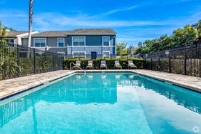 Clearwater apartment for rent - Swimming Pool at Pineview Apartments, in Clearwater, FL 33755