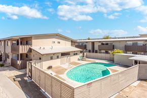 Santa Rosa apartment for rent - Los Robles Apartments Pool