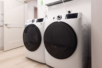 Full size washer & dryer with wifi