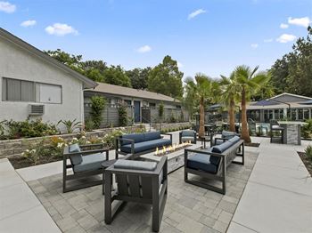 Outdoor lounge w/ fire pit