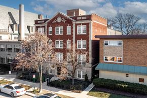 Oak Park apartment for rent - Exterior view at Pleasant Oak Apartments, Illinois