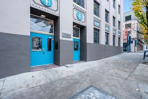 Portland apartment for rent - Street view of entrance to Lafayette