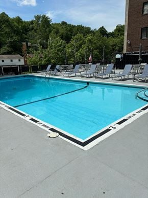 Pittsburgh apartment for rent - a swimming pool at Hampshire House