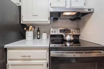 Pittsburgh apartment for rent - Kitchen Appliances at Williamsburg South, Pittsburgh