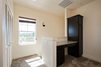 Granite countertops & built-in desks**