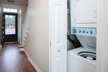 Washer/dryer in select homes