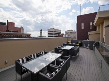 Skydeck grills & dining