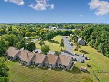 Ellington apartment for rent - Arbor Commons