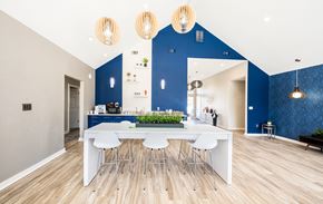 Central apartment for rent - A modern kitchen with a dining table and chairs.