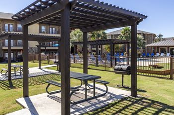 Outdoor bbq/dining lounges