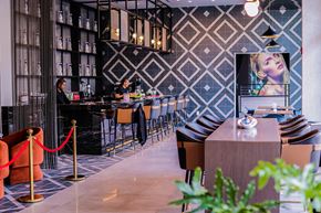 Newark apartment for rent - the bar area of a restaurant with tables and chairs