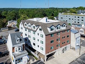 Philadelphia apartment for rent - a view of a building from the roof of another building