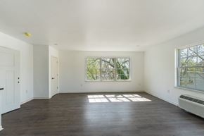 Philadelphia apartment for rent - Oversized Windows