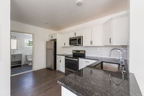 Philadelphia apartment for rent - Kitchen with Granite Countertops and Stainless Steel Appliances