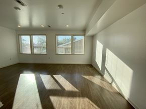 Philadelphia apartment for rent - Oversized Windows