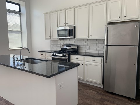 Floor plan for 2 beds, 2 baths, 813 sqft