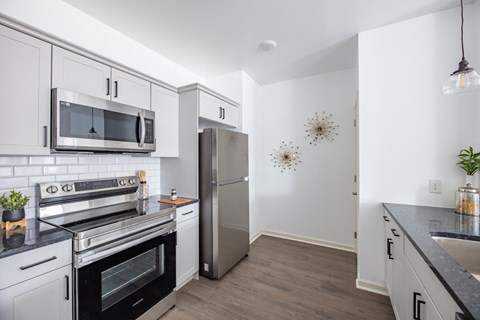 Floor plan for 1 bed, 1 bath, 749 sqft