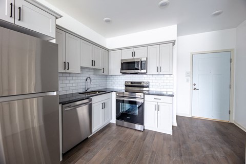 Floor plan for 2 beds, 1 bath, 919 sqft