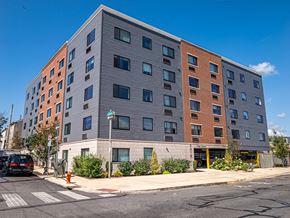 Philadelphia apartment for rent - a large apartment building on the corner of a city street