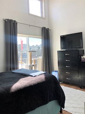 Philadelphia apartment for rent - a bedroom with a bed and a tv in it