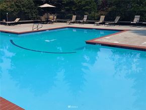 Redmond condo for rent - Swimming pool