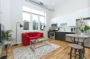 Chicago apartment for rent - Livingroom/ Dining Room View