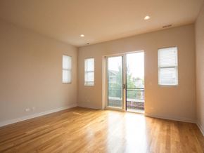 Chicago apartment for rent - Livingroom