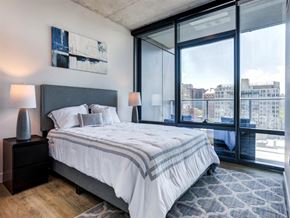 Chicago apartment for rent - a bedroom with a bed and a large window